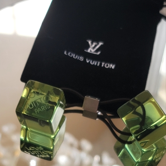 LOUIS VUITTON HAIR TIE - Picture 2 of 4